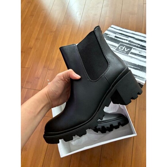 DV Dolce Vita Black Chunky Chelsea Lug Platform Heels Sooki Boots - 9.5M - Picture 1 of 6